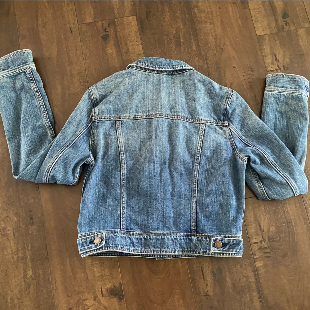 AE Jean Jacket Size Medium - Picture 2 of 9